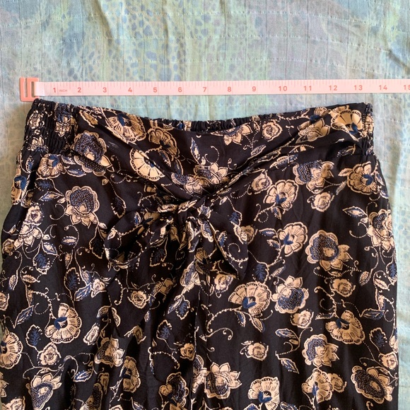 Blue Rain 100% Rayon Wide Leg Black Navy and White Floral Pant Size Medium - Picture 10 of 12